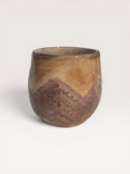 Taza de cerámica hecha a mano para el ritual del cacao