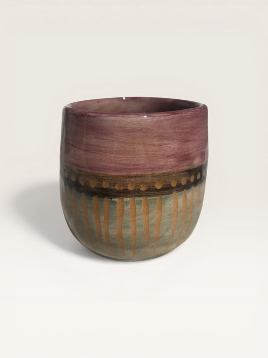 Taza de cerámica hecha a mano para el ritual del cacao